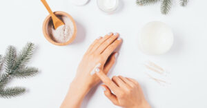 Dłonie w chłodne dni - jak o nie zadbać?