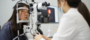 Badanie wzroku może wykryć początek Alzheimera