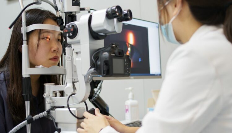 Badanie wzroku może wykryć początek Alzheimera