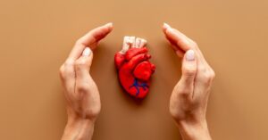 Jakie jest połączenie między sercem, nerkami a układem metabolicznym?