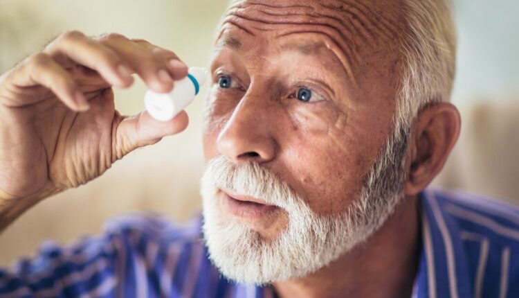 Krople z karnozyną - czy pomogą na zaćmę?