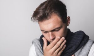 Jak ból gardła wpływa na emisję głosu?