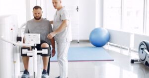 Prezes Fundacji Udaru Mózgu: kompleksowo wspieramy pacjentów po udarze