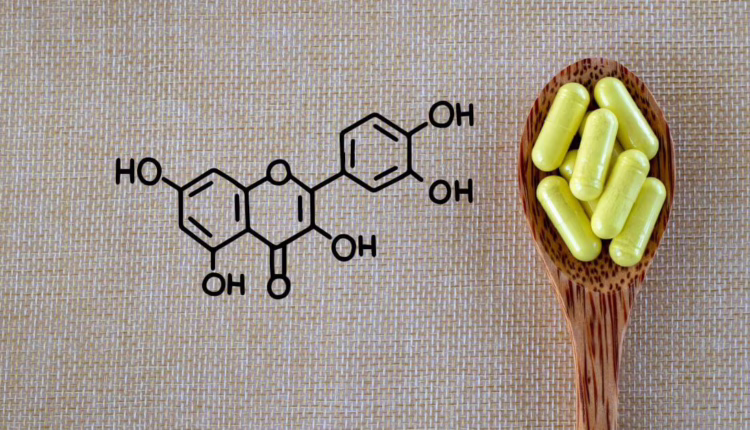Kwercetyna wspomaga walkę z alergią, stanami zapalnymi i poprawia odporność.